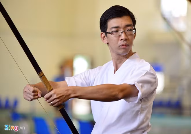 Thú chơi bắn cung đắt đỏ thu hút giới trẻ Hà thành