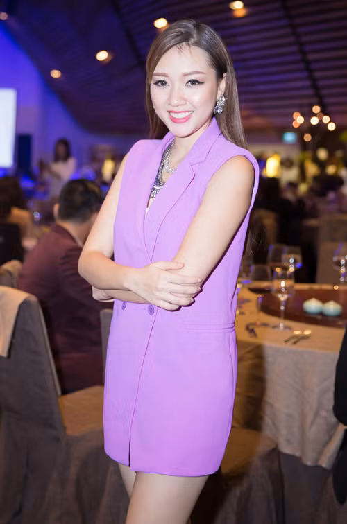 chong-doan-trang-be-con-gai-di-xem-vo-hat-8