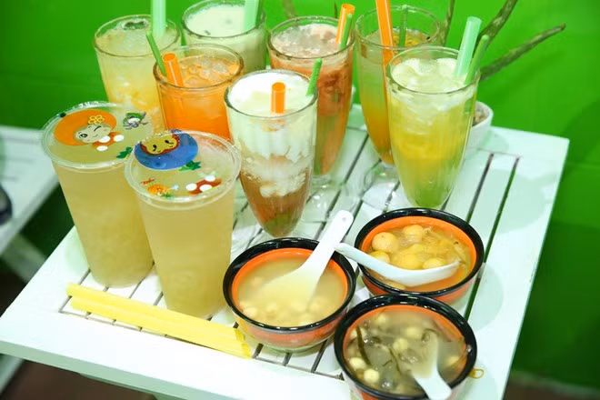 Nha đam không chỉ được xem như thần dược đối với nhan sắc mà còn có tác dụng giải nhiệt rất tốt. Bạn có thể kết hợp nha đam với các loại rau, củ quả tùy thích để cho ra các món nước/chè nhiều khẩu vị. Ảnh: Zen nguyễn.