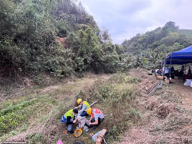 Trung Quốc: Hàng loạt chuyến bay bị hủy sau vụ tai nạn máy bay chở 132 người ảnh 2
