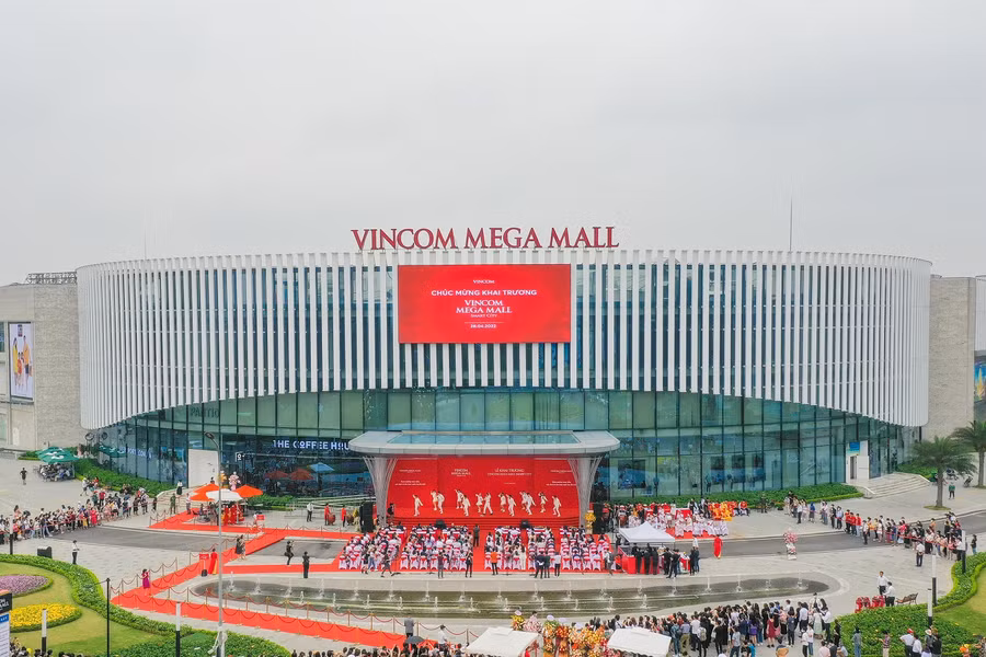 Vincom Mega Mall Smart City có quy mô lên tới 68.000m2 với sự góp mặt của các thương hiệu lớn trong nước và thế giới.