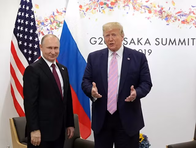 TT Nga Putin và TT Trump tại Thượng đỉnh G20 ở Osaka, Nhật Bản năm 2019.