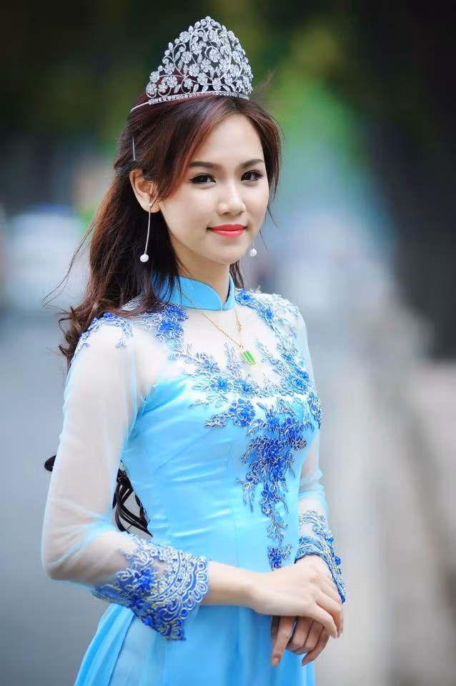 Nữ sinh trình diễn áo dài đẹp nhất trong cuộc thi Hoa khôi sinh viên Hà Nội 2014