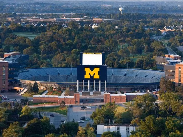 16. Đại học Michigan: 153.147 USD