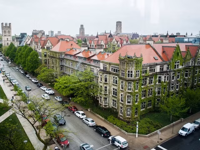 9. Đại học Chicago: 166.215 USD