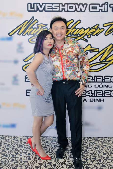 Hoai Linh an mac gian di den 