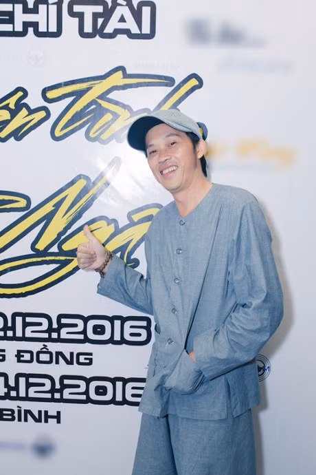 Hoai Linh an mac gian di den 