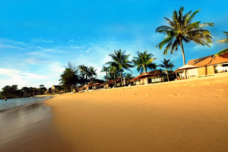 Côn Đảo, Phú Quốc: Đây là hai hòn đảo được coi là điểm nên đến từ tháng 10 đến tháng 4 hàng năm. Đây là thời điểm biển, bầu trời hòa làm một tạo nên cảnh sắc tuyệt đẹp. Ảnh: Planetescape.