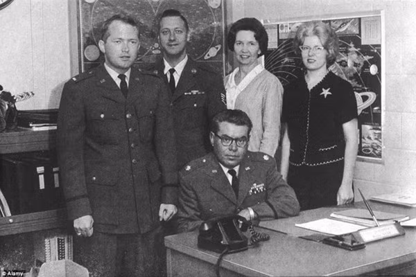 Hé lộ dự án “Sách xanh” bí mật về UFO của Mỹ ảnh 9