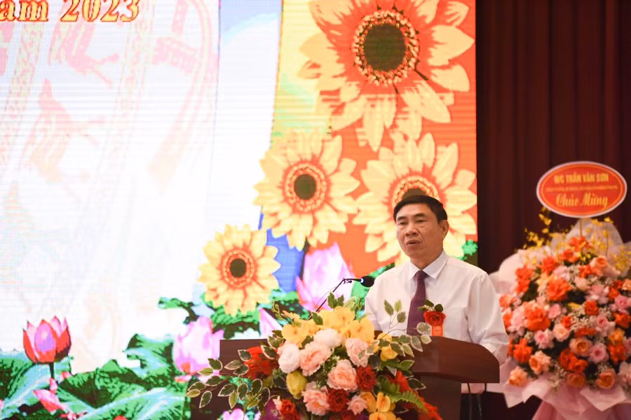 Ông Trần Quốc Cường, Bí thư Tỉnh ủy Điện Biên phát biểu chúc mừng và chỉ đạo tại Lễ kỷ niệm.