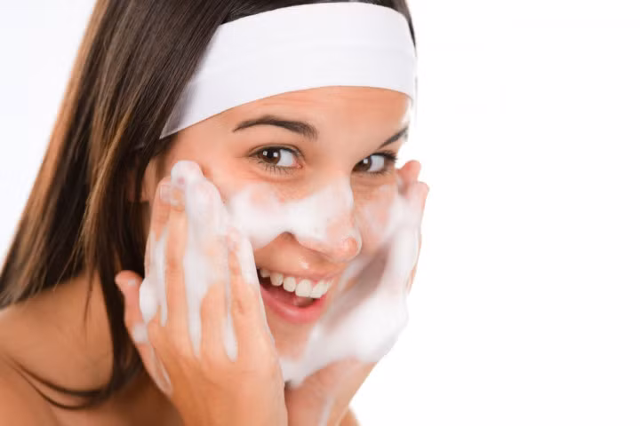 Mẹo rửa mặt giúp da trắng hồng đẹp hơn bất kỳ cô gái nào