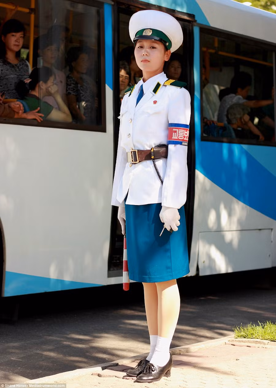 Một nữ cảnh sát giao thông tại Bình Nhưỡng