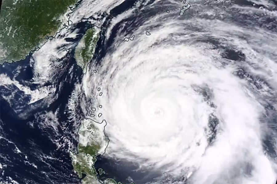 Bão Mawar tiến gần tới phía bắc Philippines.
