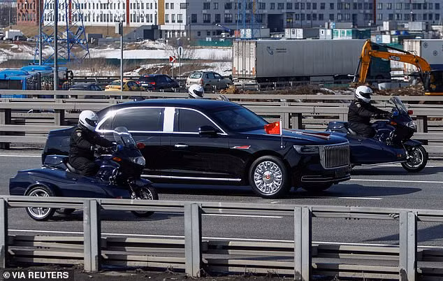 Đoàn xe chở các thành viên phái đoàn Trung Quốc, trong đó có Chủ tịch Tập Cận Bình, tại Moscow. Đoàn xe chở các thành viên phái đoàn Trung Quốc, trong đó có Chủ tịch Tập Cận Bình, tại Moscow.