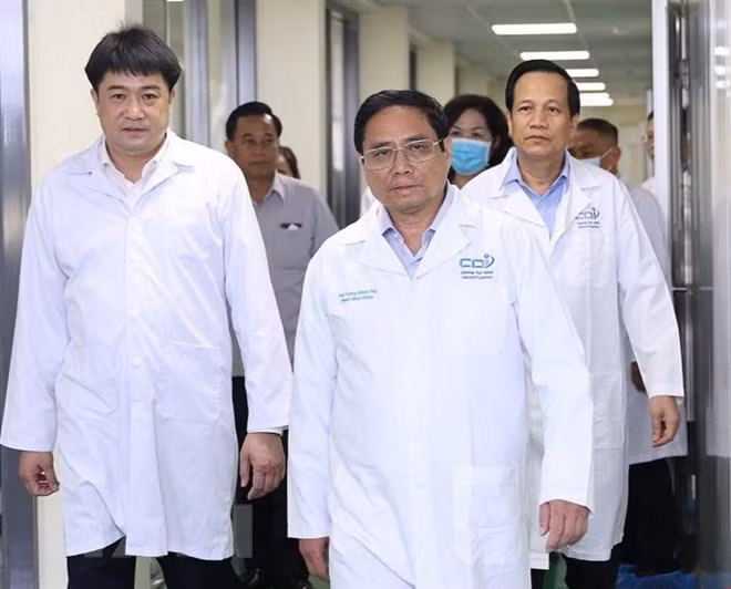 Thủ tướng thăm Trung tâm giám định ADN, Viện Công nghệ Sinh học. (Ảnh: Dương Giang/TTXVN). Thủ tướng thăm Trung tâm giám định ADN, Viện Công nghệ Sinh học. (Ảnh: Dương Giang/TTXVN).