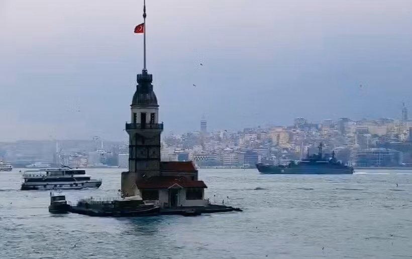 Tàu Nga được cho là chở vũ khí tới Syria