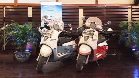 “Phuot” tu Paris den Ha Noi bang xe tay ga - Anh 1