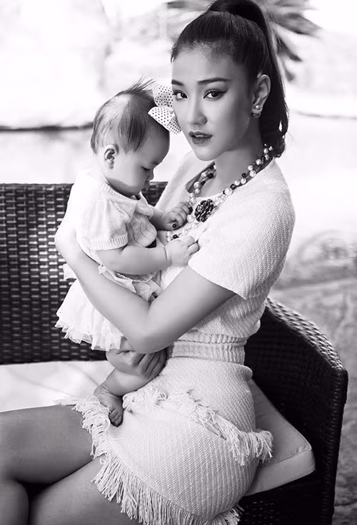 [CaptionStylist: Đỗ Long Photo: Lê Thiện Viễn Make up: Huyền HP