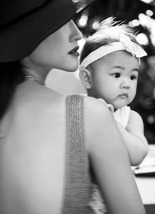[CaptionHiện tại, Maya tạm hài lòng với cuộc sống sau khi làm mẹ. Cô cảm thấy rất hạnh phúc khi bé Bồ Câu ngoan ngoãn, khỏe mạnh và ngày càng đáng yêu.