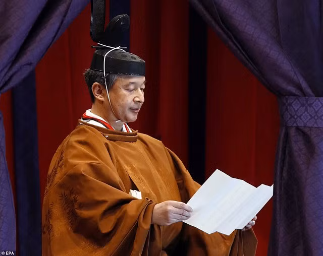 Sau khi chính thức đăng quang, Nhật hoàng Naruhito có bài phát biểu ngắn.