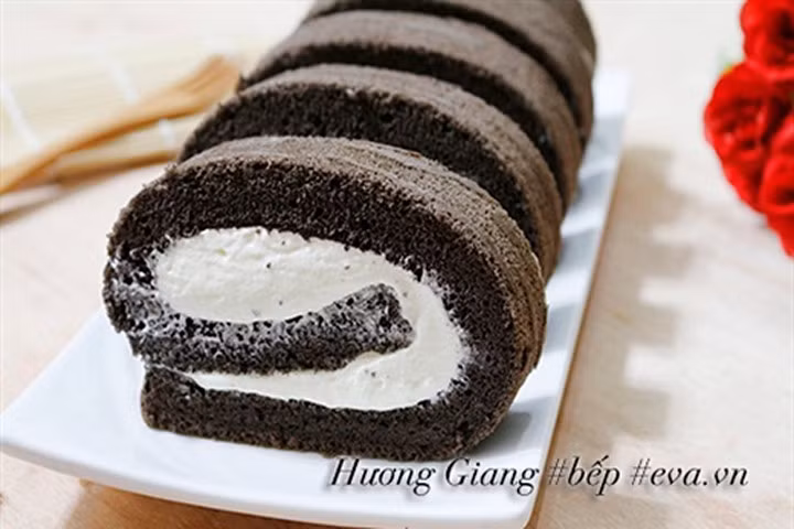 Bánh bông lan socola cuộn kem tươi mềm xốp, thơm ngon