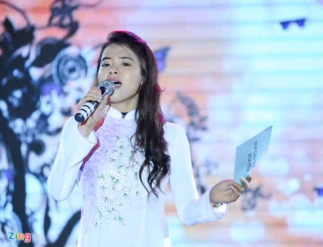 Nguyễn Thị Thanh Hoa (Nghệ An) say mê với việc viết lách từ nhỏ. Năm lớp 3 cô đã gửi bài cho các báo và hiện nay đã tốt nghiệp khoa Ngữ văn, Đại học Sư phạm Thành phố Hồ Chí Minh và trở thành một nhà thơ. Trong phần thi tài năng, Hoa đã thể hiện tiết mục kết hợp giữa MC, thơ và hát để thể hiện niềm khát khao tình yêu của những người khuyết tật. Nguyễn Thị Thanh Hoa (Nghệ An) say mê với việc viết lách từ nhỏ. Năm lớp 3 cô đã gửi bài cho các báo và hiện nay đã tốt nghiệp Khoa Ngữ văn, trường Đại học Sư phạm Thành phố Hồ Chí Minh và trở thành một nhà thơ. Trong phần thi tài năng, Hoa đã thể hiện tiết mục kết hợp giữa MC, thơ và hát để thể hiện niềm khát khao tình yêu của những người khuyết tật.