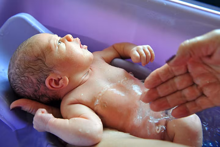 Tuyệt chiêu vệ sinh "vùng kín" an toàn cho bé yêu