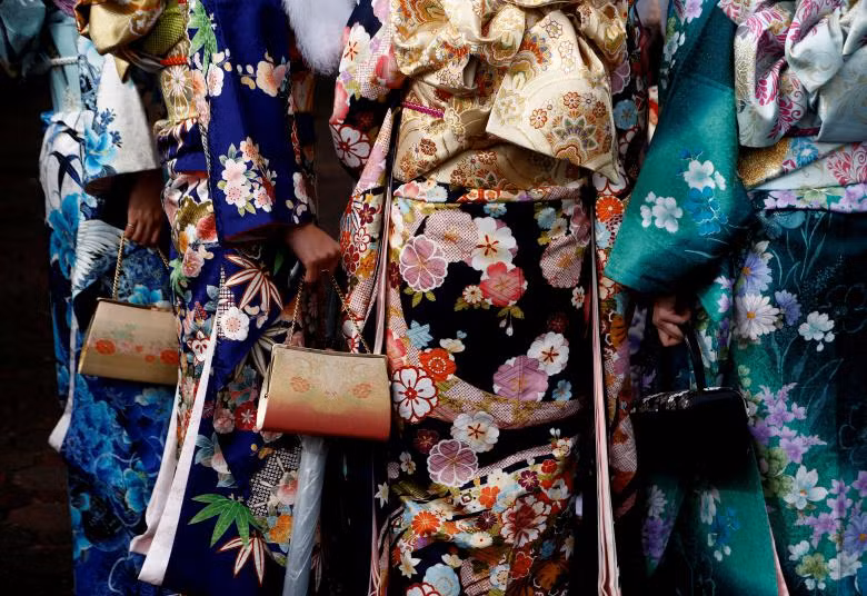 Phụ nữ Nhật trong trang phục Kimono Phụ nữ Nhật trong trang phục Kimono