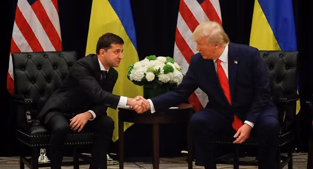 TT Ukraine Zelensky và TT Mỹ Donald Trump (phải).