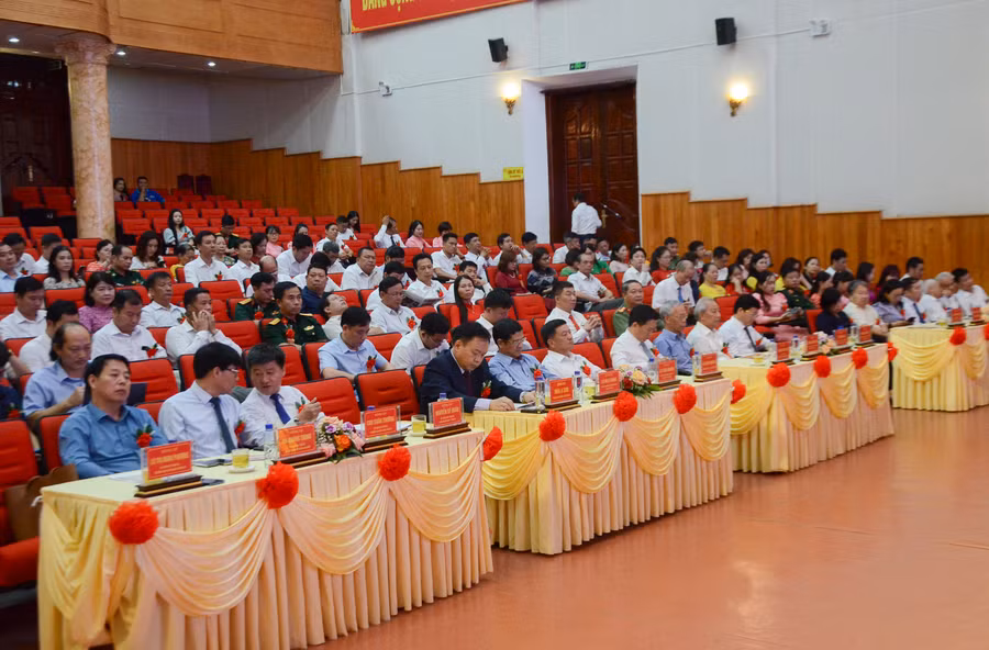 Đại biểu dự Lễ kỷ niệm.