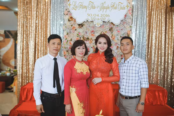Hoa khôi Thể thao Lại Hương Thảo rạng rỡ trong lễ ăn hỏi ảnh 11