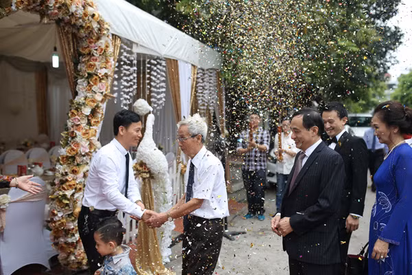 Hoa khôi Thể thao Lại Hương Thảo rạng rỡ trong lễ ăn hỏi ảnh 2
