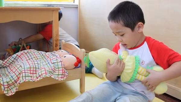 Bố mẹ Trung Quốc và “cơn sốt” cho con đi học mẫu giáo nội trú từ 3 tuổi 6