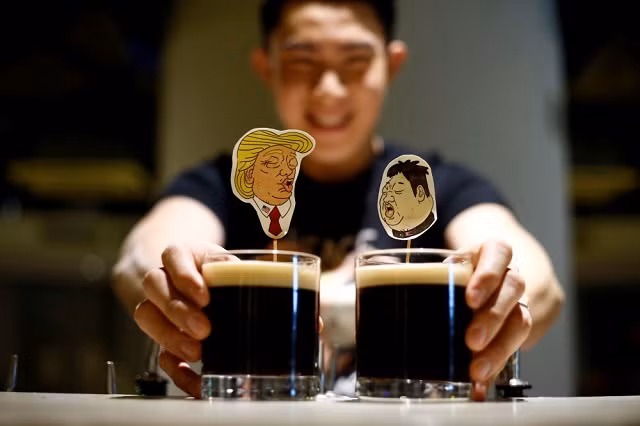 Hình ảnh biếm họa ông Trump và ông Kim Hình ảnh biếm họa ông Trump và ông Kim