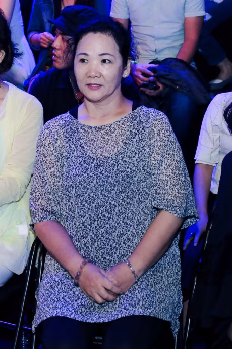 Hari Won duoc me ruot ho tong di lam giam khao - Anh 1