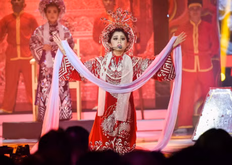 Khan gia tiec vi Nha Thy de hut giai thuong 700 trieu dong - Anh 2