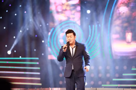 Khong con scandal nhu truoc, Quang Le lam rung dong, lay di nuoc mat cua trieu trai tim - Anh 1