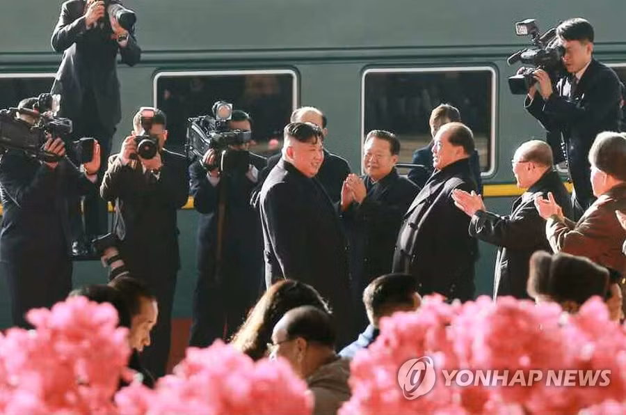 Các quan chức Triều Tiên chúc mừng Chủ tịch Kim Jong-un thành công trước chuyến đi tới Việt Nam