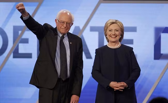 Ông Bernie Sanders (trái) sẽ cần một chiến thắng cách biệt để nuôi hy vọng đánh bại bà Clinton. (Ảnh: Daily Sun)