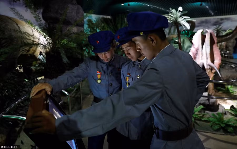Binh lính là đối tượng được vào tham quan viện bảo tàng