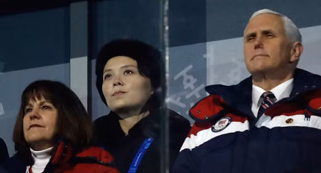 Phó Tổng thống Mỹ Mice Pence và bà Kim Kim Yo-jung (giữa) tại Lễ khai mạc Olympic mùa đông tại Hàn Quốc