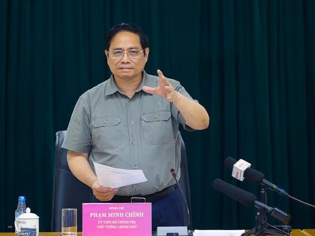 Thủ tướng đề nghị các địa phương, cơ quan phối hợp chặt chẽ, khẩn trương giải quyết các vướng mắc kể trên và những phát sinh nếu có - Ảnh: VGP/Nhật Bắc.