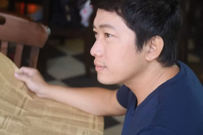 Kinh Quốc đã phải chờ gần 3 năm mới có vai diễn đầu tiên trên màn ảnh nhỏ (Đất phương nam) và những 19 năm cho cơ hội xuất hiện trong một bộ phim điện ảnh (Scandal 2). kinh quốc đã phải chờ gần 3 năm mới có vai diễn đầu tiên trên màn ảnh nhỏ (Đất phương nam) và những 19 năm cho cơ hội xuất hiện trong một bộ phim điện ảnh (Scandal 2)