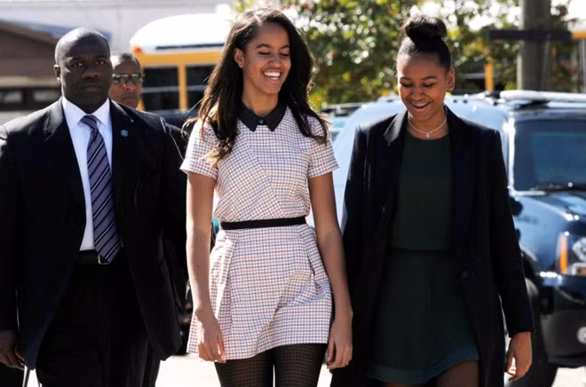 Ái nữ Malia nhà Tổng thống Obama cũng là gương mặt gây chú ý trong năm 2015. Từ năm ngoái, dư luận và giới truyền thông đã chú ý đến chuyến thăm của Malia cùng bố hoặc mẹ đến các trường đại học danh tiếng. Cô sẽ tốt nghiệp trung học vào năm 2016 nhưng vẫn chưa quyết định sẽ theo học trường nào. Ảnh: AP. Những học sinh, sinh viên nổi tiếng năm 2015