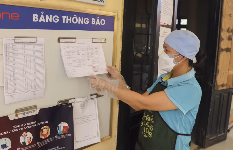 Việc bố trí nhân viên chăm sóc, nuôi dưỡng học sinh tại các trường nội trú đang gặp khó khăn.
