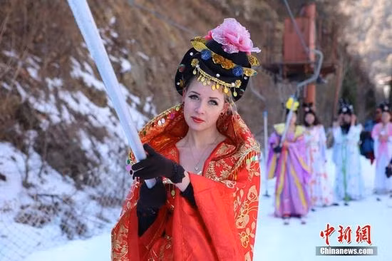 Vo Tac Thien phien ban gai Tay tung tang nghich tuyet-Hinh-2