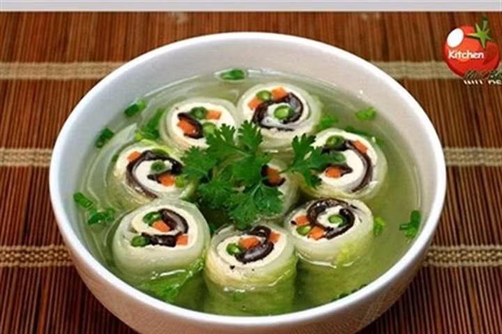 Canh cải thảo cuộn ức gà giải nhiệt ngày Tết