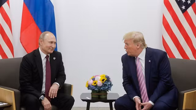 TT Nga Putin và TT Mỹ Trump (phải)