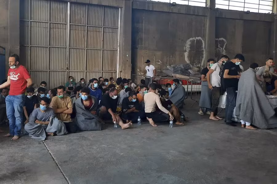 Ngày 14/6, nhà chức trách cho biết 104 người đã được giải cứu cho đến nay sau sự cố xảy ra vào ban đêm cách khu vực Peloponnese phía nam Hy Lạp khoảng 75 km về phía tây nam.