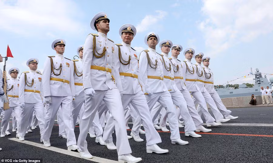 Khoảng 4.000 binh sĩ tham gia lễ duyệt binh